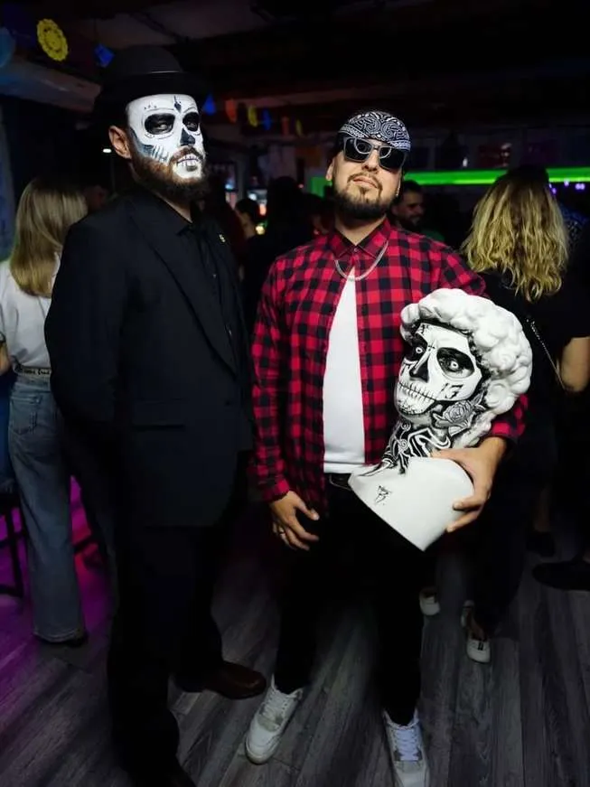 Бармен Артём